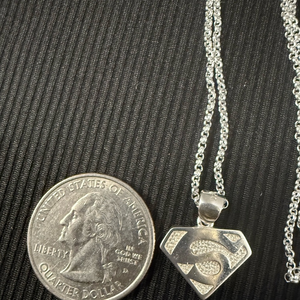 Superman necklace 20" - Picture 4 of 4